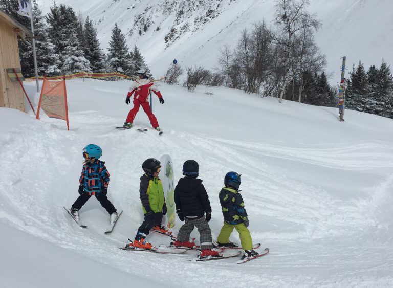 Wintersport met kleine kinderen foto