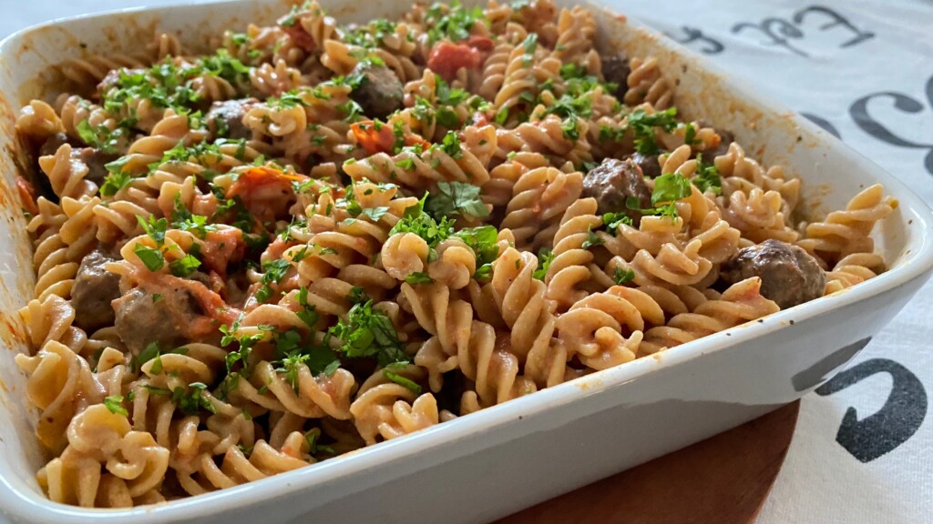 TikTok pasta met Boursin en snack tomaatjes foto