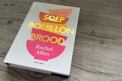 soep. bouilon. brood. foto